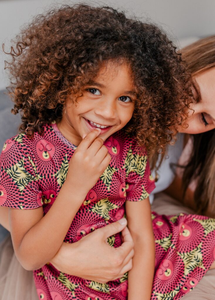 Tilly & ToJo | Happy Clothes mit afrikanischem Flair für Kinder – im Mini-Stil